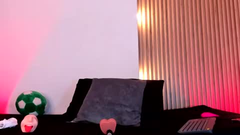 Snapshot of violeta_queen11 chatting on 06-14-26, 02:08 Violeta online show from 06-14-26, 02:08