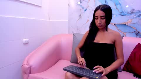 Snapshot of violeta_vins chatting on 11-14-25, 12:15 Violeta online show from 11-14-25, 12:15