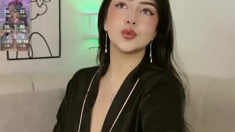 Snapshot of violetblacke_ chatting on 05-25-26, 02:12 Violetta online show from 05-25-26, 02:12