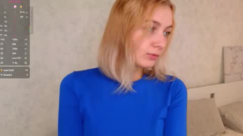 Snapshot of violetdelcourt chatting on 10-17-25, 03:31 Mia online show from 10-17-25, 03:31