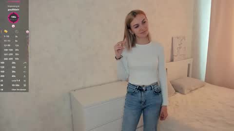 Snapshot of violetdelcourt chatting on 10-18-25, 03:20 Mia online show from 10-18-25, 03:20