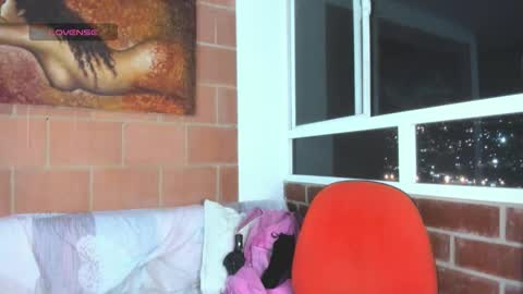 Snapshot of violeteblair chatting on 11-04-25, 11:37 violeteblair online show from 11-04-25, 11:37