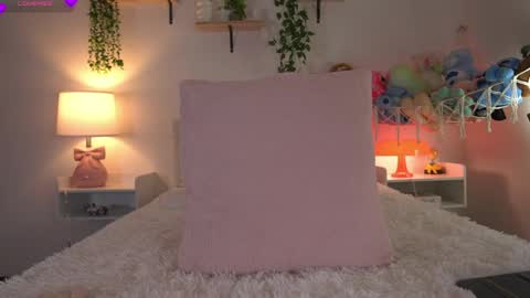 violeth___ online show from 05-18-26, 12:44
