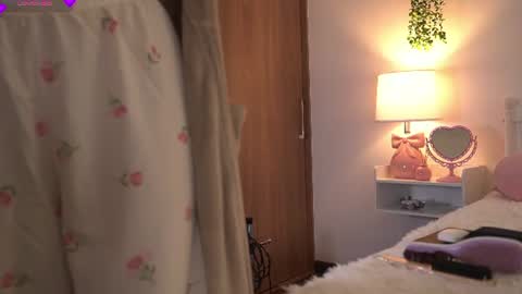 Snapshot of violeth___ chatting on 06-19-26, 10:08 violeth___ online show from 06-19-26, 10:08