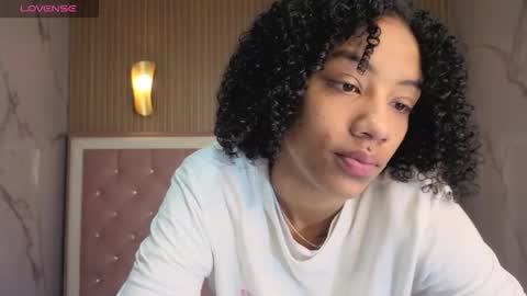 violeth_b online show from 12-16-25, 01:05