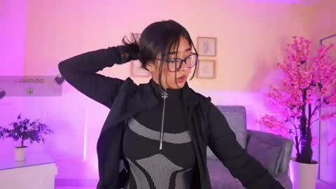 Snapshot of violetjonesx chatting on 05-07-26, 11:37 violetjonesx online show from 05-07-26, 11:37