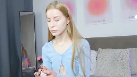 VioletSwone online show from 11-24-25, 06:13