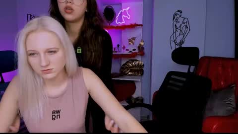 Snapshot of violett_shy chatting on 03-05-25, 10:33 violett_shy online show from 03-05-25, 10:33