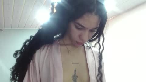 Snapshot of violetta_dreams chatting on 10-18-25, 10:27 violetta_dreams online show from 10-18-25, 10:27
