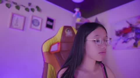 Snapshot of violetta_jonss chatting on 05-19-26, 08:15 violett online show from 05-19-26, 08:15