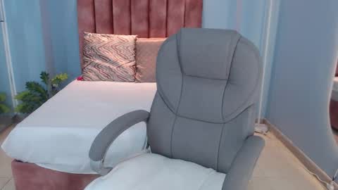 Violetta online show from 11-27-25, 04:36