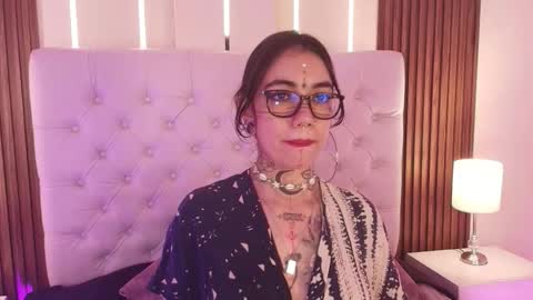Snapshot of violettaalemida chatting on 01-19-26, 01:15 violettaalemida online show from 01-19-26, 01:15
