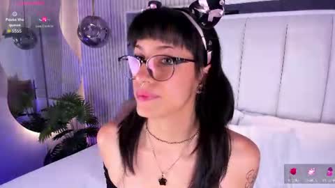 Snapshot of violettacolinss chatting on 06-27-26, 12:22 violettacolinss online show from 06-27-26, 12:22