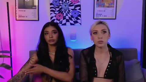 Snapshot of violettgrey_ chatting on 06-20-26, 01:52 Violet online show from 06-20-26, 01:52