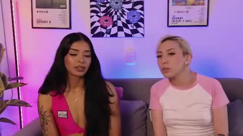 Snapshot of violettgrey_ chatting on 06-23-26, 12:19 Violet online show from 06-23-26, 12:19