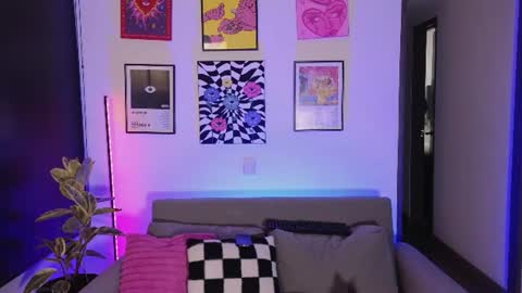 Snapshot of violettgrey_ chatting on 06-26-26, 01:54 Violet online show from 06-26-26, 01:54