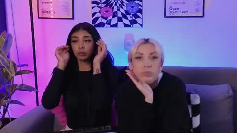 Snapshot of violettgrey_ chatting on 06-30-26, 03:18 Violet online show from 06-30-26, 03:18
