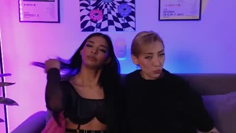 Snapshot of violettgrey_ chatting on 07-11-26, 01:30 Violet online show from 07-11-26, 01:30