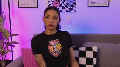 Snapshot of violettgrey_ chatting on 07-19-26, 12:47 Violet online show from 07-19-26, 12:47