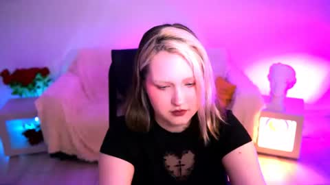 Snapshot of violettwoods chatting on 07-09-26, 08:18 Violett online show from 07-09-26, 08:18