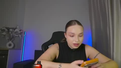 Snapshot of viollasinzz chatting on 06-02-26, 10:50 Violla online show from 06-02-26, 10:50