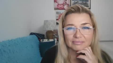 Snapshot of vionerra chatting on 11-15-25, 11:32 Vionerra online show from 11-15-25, 11:32