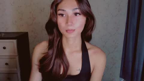 Snapshot of virgenpearl chatting on 07-17-26, 02:07 Pearl online show from 07-17-26, 02:07
