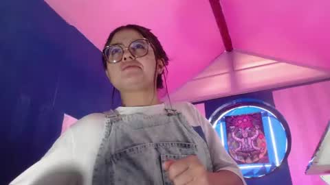 Snapshot of vitoria23_ chatting on 06-20-26, 01:47 victoria 3 online show from 06-20-26, 01:47