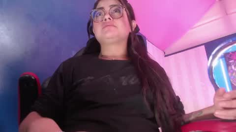 Snapshot of vitoria23_ chatting on 06-25-26, 02:43 victoria 3 online show from 06-25-26, 02:43