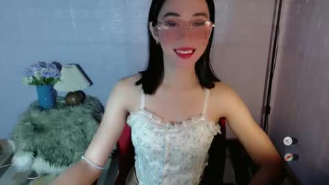 Snapshot of vivahotbabessandra chatting on 02-25-26, 12:15 SANDRA GOING YOU online show from 02-25-26, 12:15