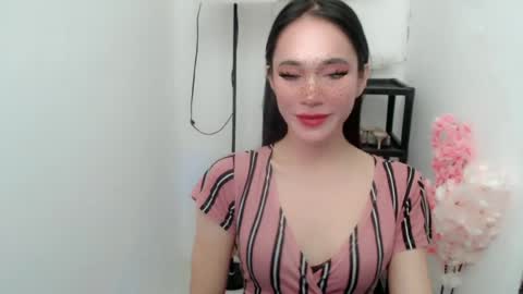 Snapshot of vivahotbabessandra chatting on 06-17-26, 12:02 SANDRA GOING YOU online show from 06-17-26, 12:02