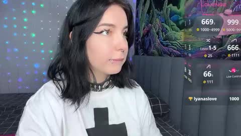 Vivi   online show from 12-15-25, 09:30