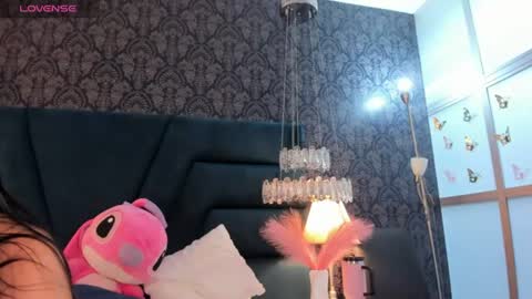 Snapshot of vivi_prinncess chatting on 06-17-26, 12:24 Viviana online show from 06-17-26, 12:24