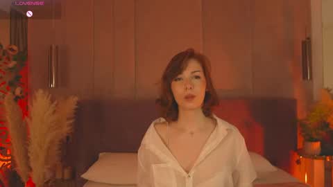 Snapshot of vivi_west chatting on 04-18-26, 06:01 vivi_west online show from 04-18-26, 06:01