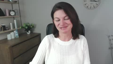 Snapshot of vivian_dream chatting on 12-02-24, 10:18 Vivian online show from 12-02-24, 10:18