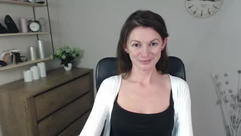 Snapshot of vivian_dream chatting on 12-03-24, 08:49 Vivian online show from 12-03-24, 08:49