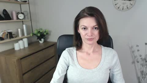 Snapshot of vivian_dream chatting on 12-04-24, 06:55 Vivian online show from 12-04-24, 06:55