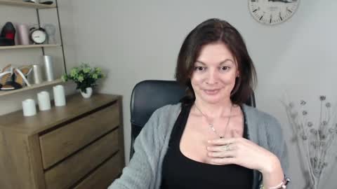 Snapshot of vivian_dream chatting on 12-09-24, 01:02 Vivian online show from 12-09-24, 01:02