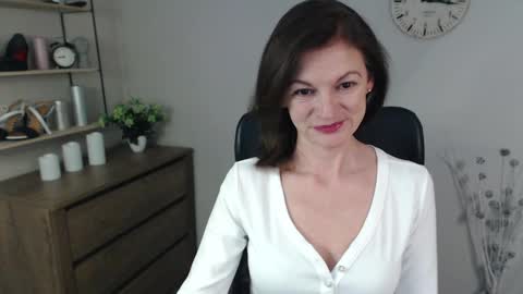 Snapshot of vivian_dream chatting on 12-12-24, 05:52 Vivian online show from 12-12-24, 05:52
