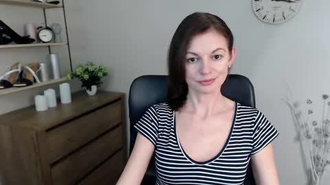 Snapshot of vivian_dream chatting on 12-14-24, 10:02 Vivian online show from 12-14-24, 10:02