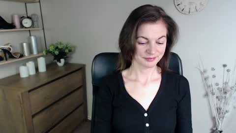 Snapshot of vivian_dream chatting on 12-17-24, 08:45 Vivian online show from 12-17-24, 08:45