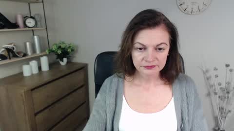 Snapshot of vivian_dream chatting on 12-18-24, 05:48 Vivian online show from 12-18-24, 05:48