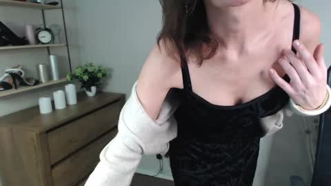 Snapshot of vivian_dream chatting on 12-27-24, 08:24 Vivian online show from 12-27-24, 08:24