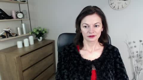 Snapshot of vivian_dream chatting on 12-30-24, 06:42 Vivian online show from 12-30-24, 06:42