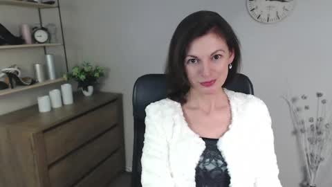 Snapshot of vivian_dream chatting on 12-31-24, 10:37 Vivian online show from 12-31-24, 10:37