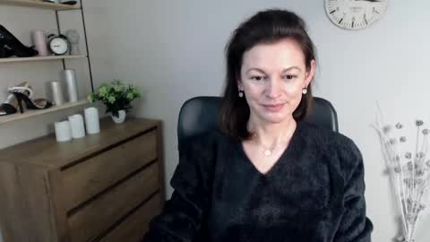 Snapshot of vivian_dream chatting on 01-02-25, 06:40 Vivian online show from 01-02-25, 06:40