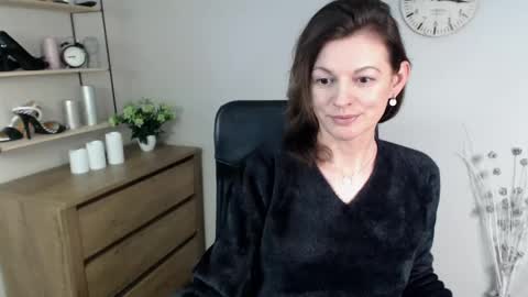 Snapshot of vivian_dream chatting on 01-02-25, 09:43 Vivian online show from 01-02-25, 09:43