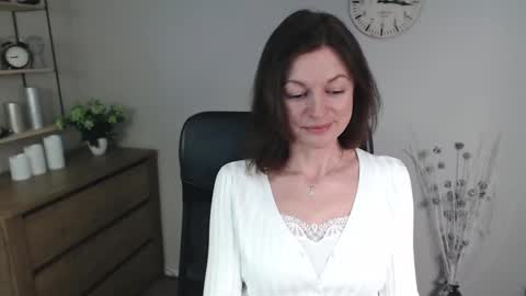 Snapshot of vivian_dream chatting on 01-08-25, 06:52 Vivian online show from 01-08-25, 06:52