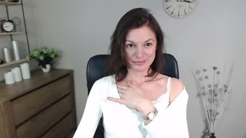 Snapshot of vivian_dream chatting on 01-08-25, 09:53 Vivian online show from 01-08-25, 09:53