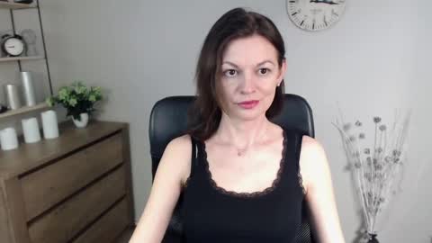 Snapshot of vivian_dream chatting on 01-09-25, 06:48 Vivian online show from 01-09-25, 06:48